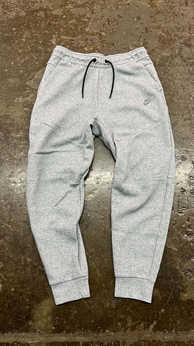 Nike Tech Fleece Joggers Size M Grey